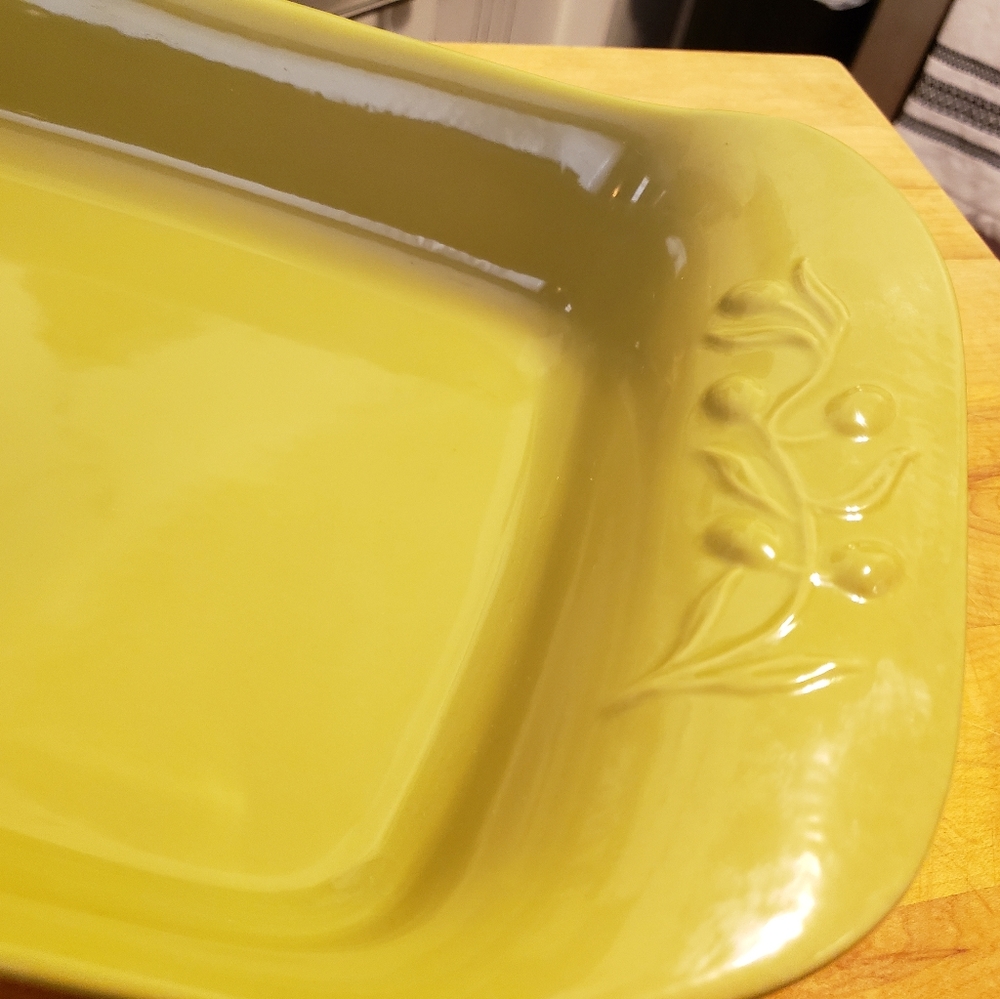 {Cerutil} Embossed Casserole Baking Dish, Green